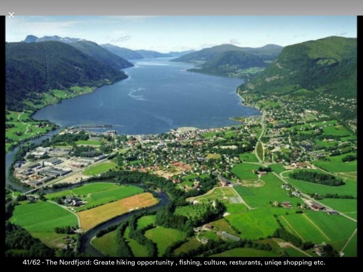 Koselig Landsbyhus I Nordfjord Nordfjordeid Exterior foto