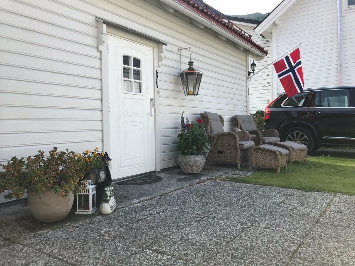 Koselig Landsbyhus I Nordfjord Nordfjordeid Exterior foto